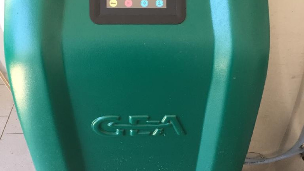 Centralina I-Touch con comandi touch e visualizzazione di tutti i processi di raffreddamento e lavaggio del frigo.